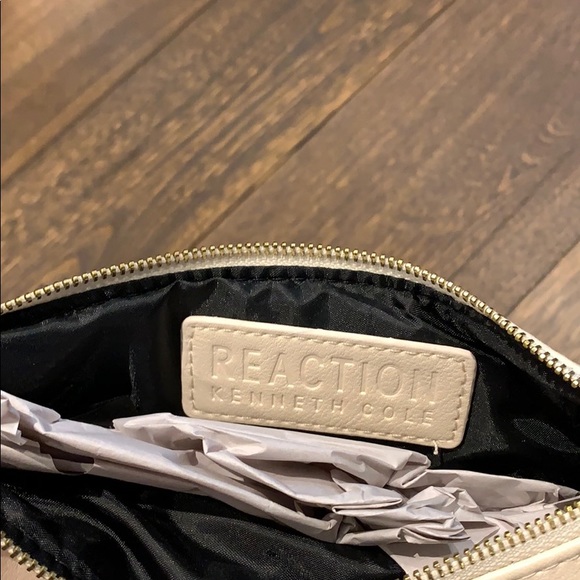 Reaction Kenneth Cole wristlet - Picture 2 of 4